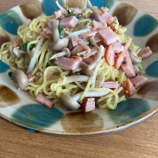 家にある食材で焼きラーメン